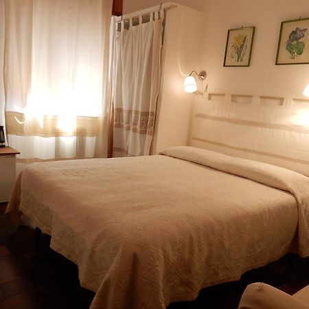 Bed & Breakfast Yin & Yang San Pantaleo Eksteriør billede