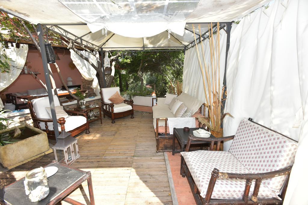 Bed & Breakfast Yin & Yang San Pantaleo Eksteriør billede