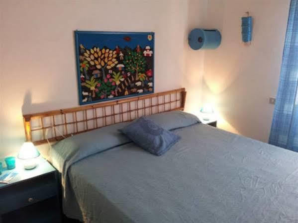 Bed & Breakfast Yin & Yang San Pantaleo Eksteriør billede