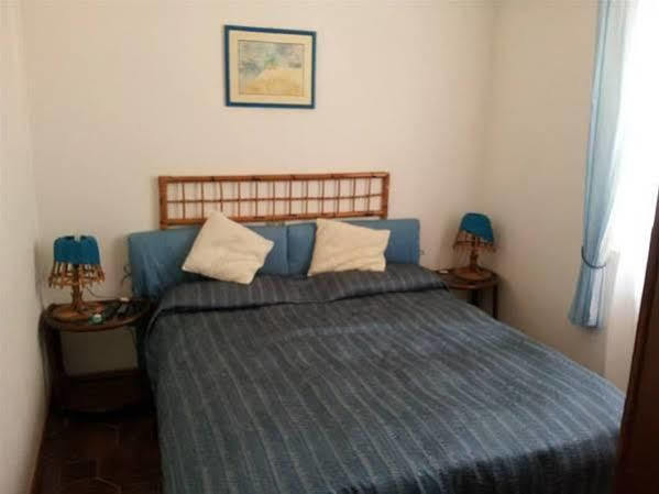 Bed & Breakfast Yin & Yang San Pantaleo Eksteriør billede
