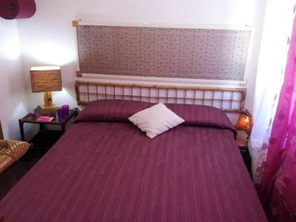 Bed & Breakfast Yin & Yang San Pantaleo Eksteriør billede