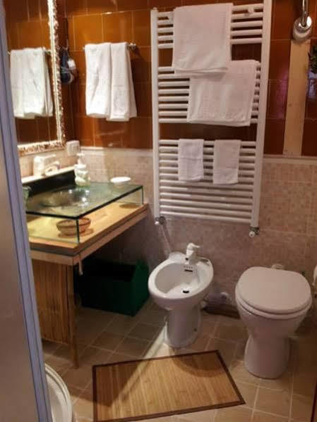 Bed & Breakfast Yin & Yang San Pantaleo Eksteriør billede